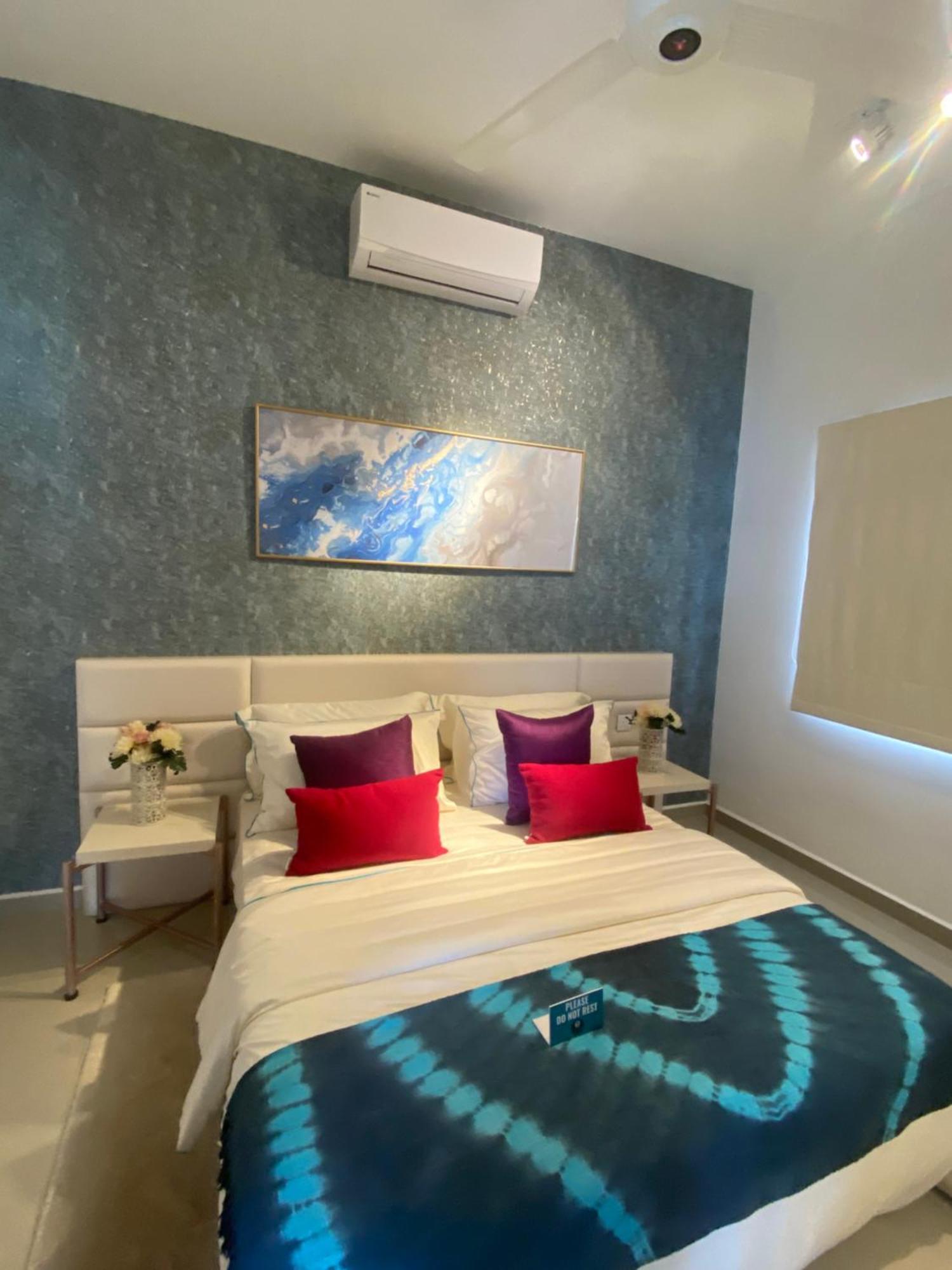 Santorini Blue Hotell Negombo Exteriör bild